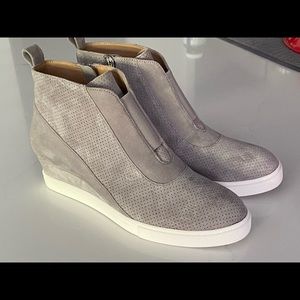 NEW! NEVER USED!!  Fun Wedge sneakers